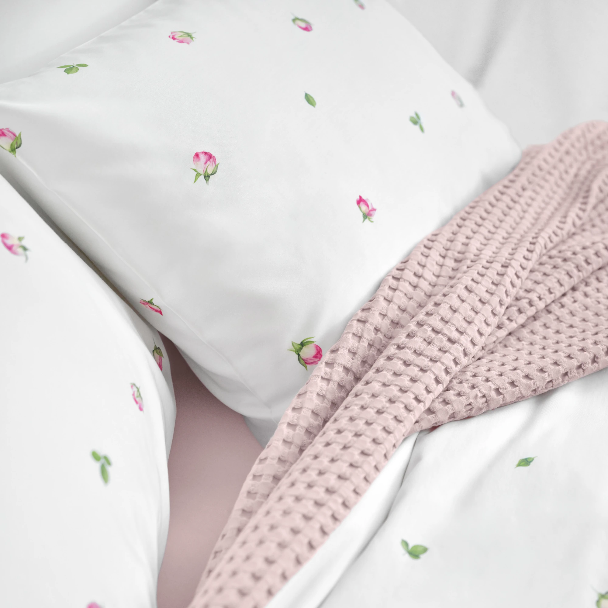 schlossberg bettwaesche jeunesse satin blanc detail produktbild schlossberg bettwaesche jeunesse satin blanc detail