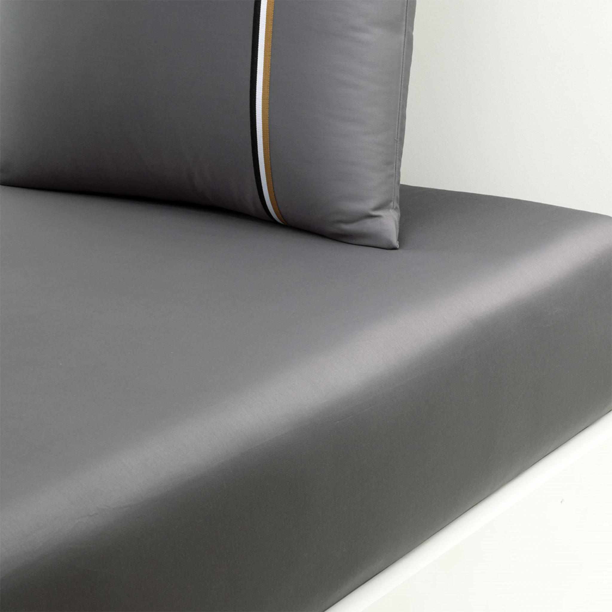 Hugo Boss Spannbettlaken BLINEA Satin Magnet Produktbild Hugo Boss Spannbettlaken BLINEA Satin Magnet