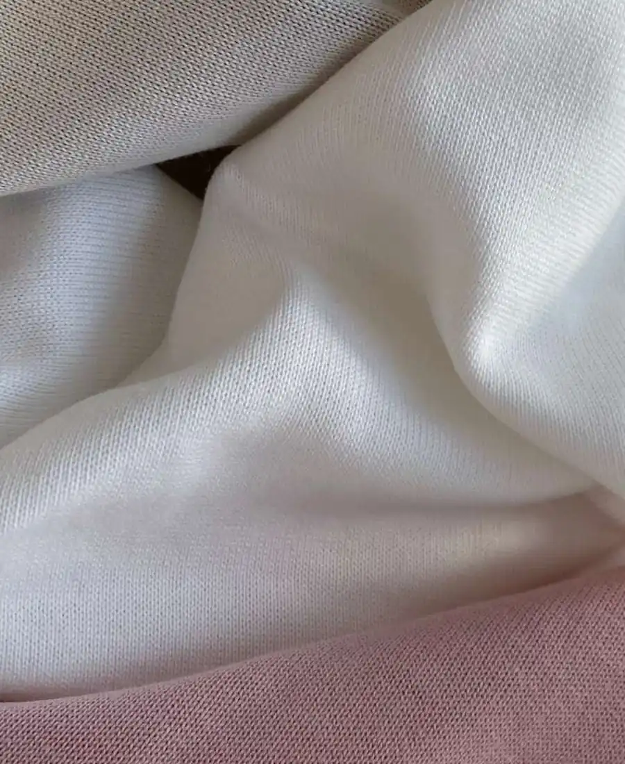 Bella Donna Pure Spannbettlaken in den Farben Dune, Virgin und Rose - Stoffstruktur Nahaufnahme