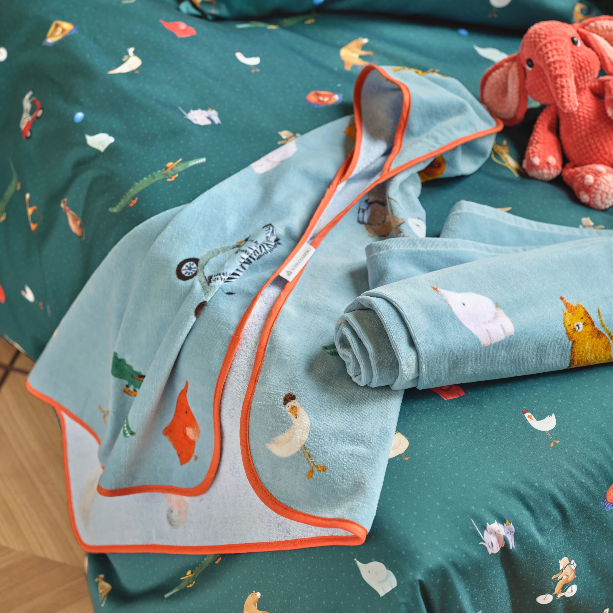 schlossberg kinderkapuzentuch party leo vert ambiente