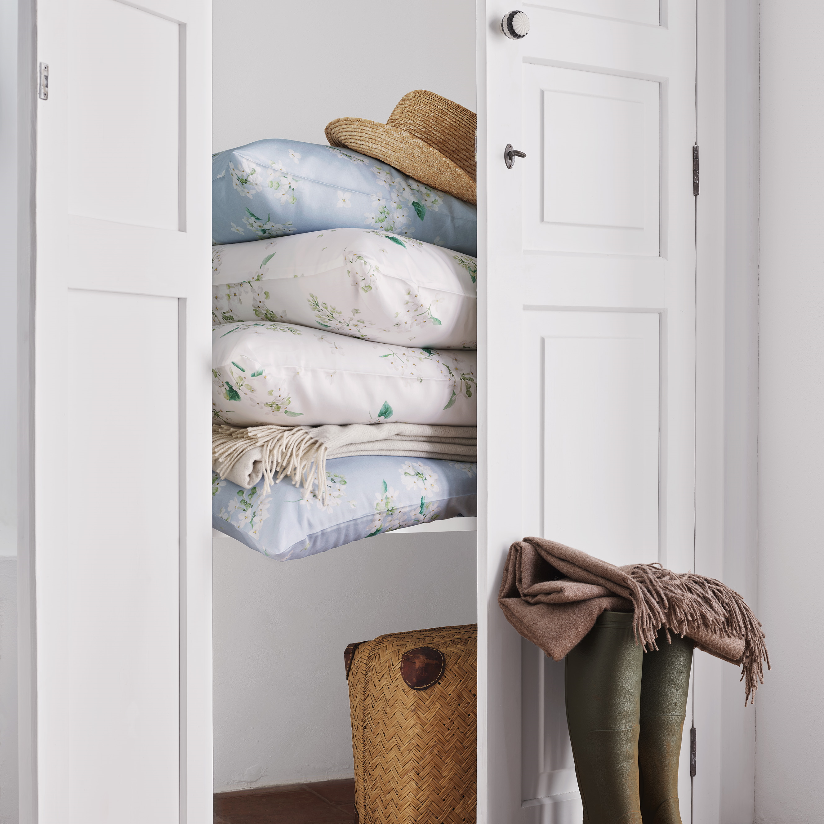 schlossberg bettwaesche may satin blanc ambiente 2