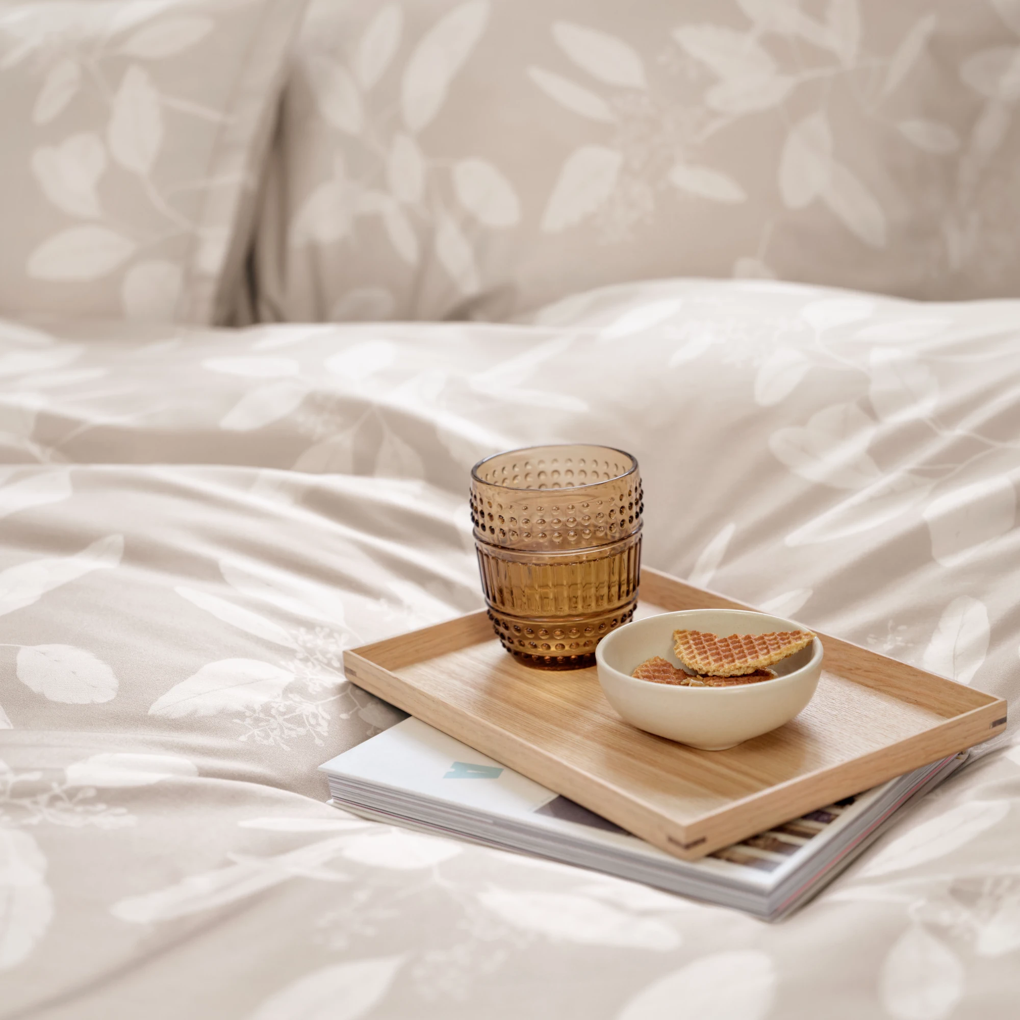 schlossberg bettwaesche omeo satin beige detail