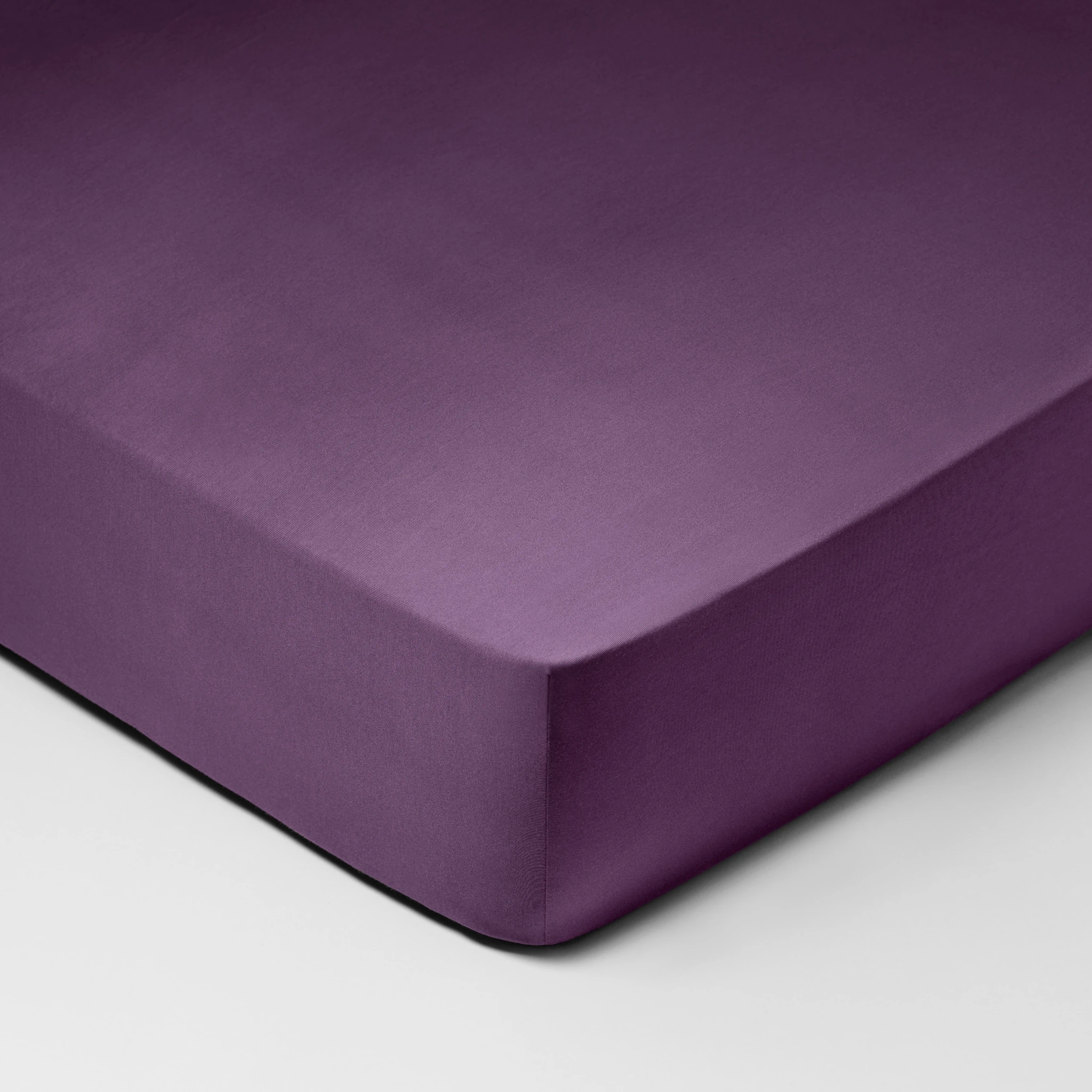 Schlossberg Spannbettlaken MULTI FIX Jersey Cassis Produkt Schlossberg Spannbettlaken MULTI FIX Jersey Cassis