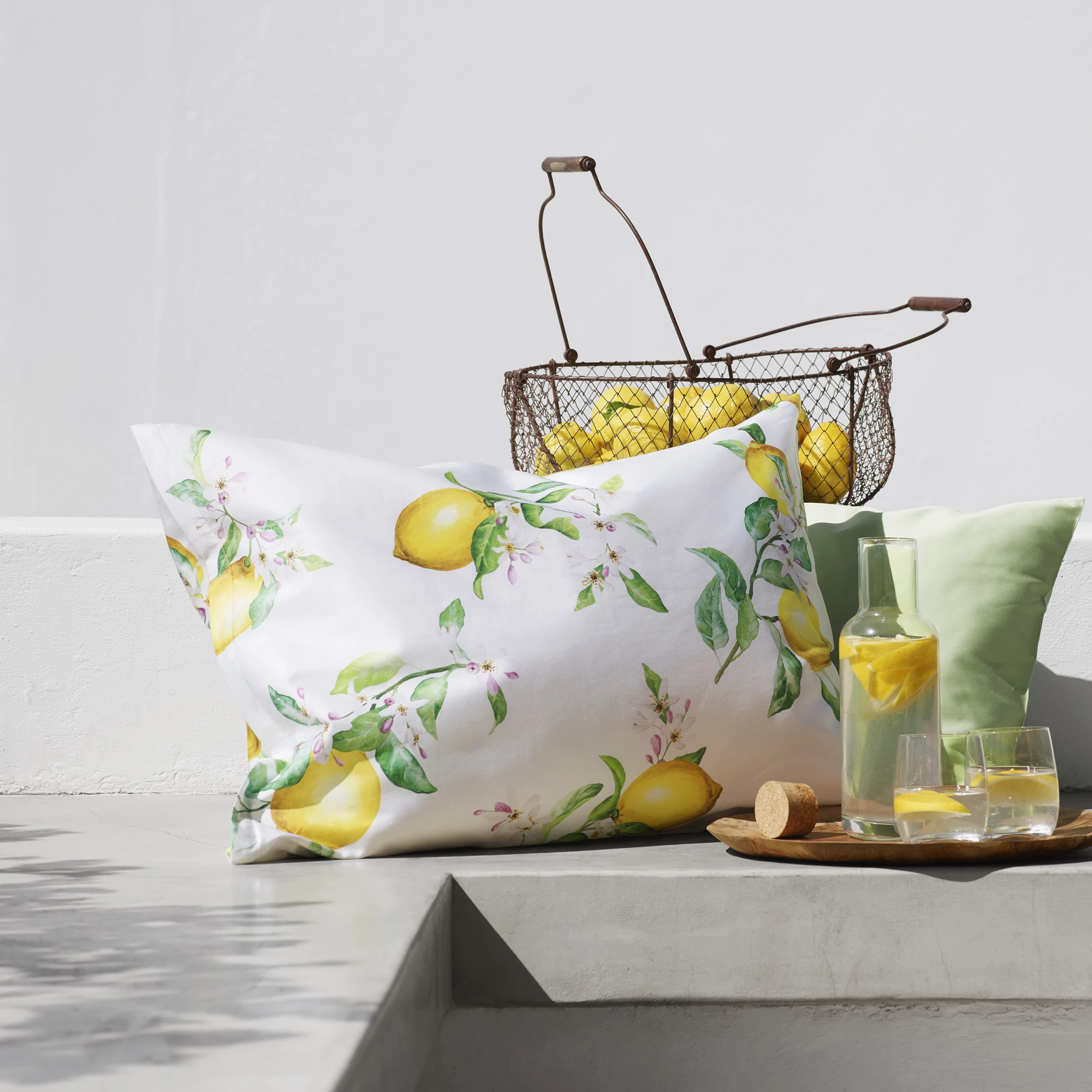schlossberg bettwaesche zoe satin blanc ambiente 2 produktbild schlossberg bettwaesche zoe satin blanc ambiente 2