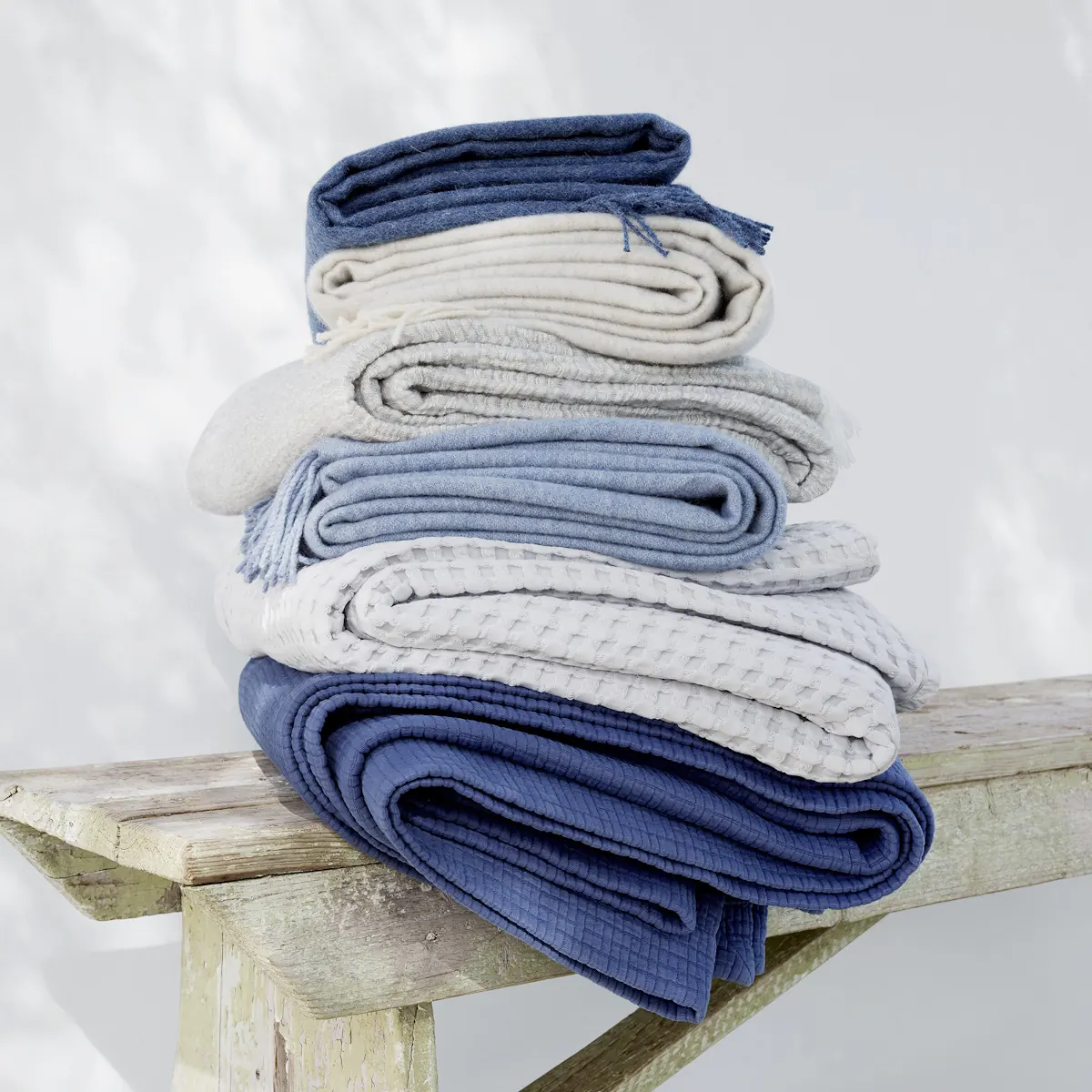 Hier finden Sie Kuscheldecken & Plaids von Joop, Biederlack, Schlossberg, Fischbacher 1819 und vielen weiteren exklusiven Marken Kuscheldecken & Plaids von Joop, Schlossberg, Fischbacher 1819 - Waesche-Kultur Shop