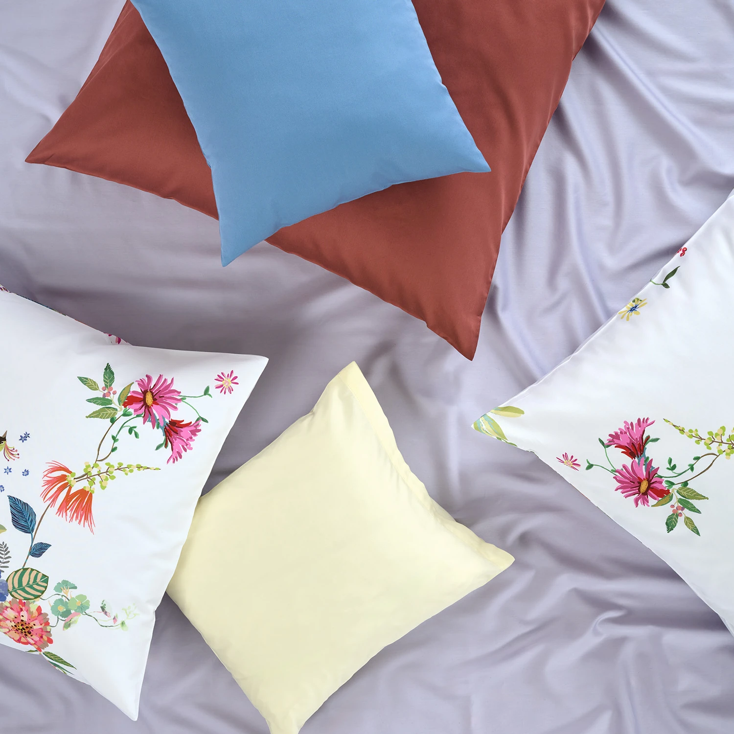 christian fischbacher bettwaesche papagena satin d97 010 ambiente 2 produktbild christian fischbacher bettwaesche papagena satin d97 010 ambiente 2
