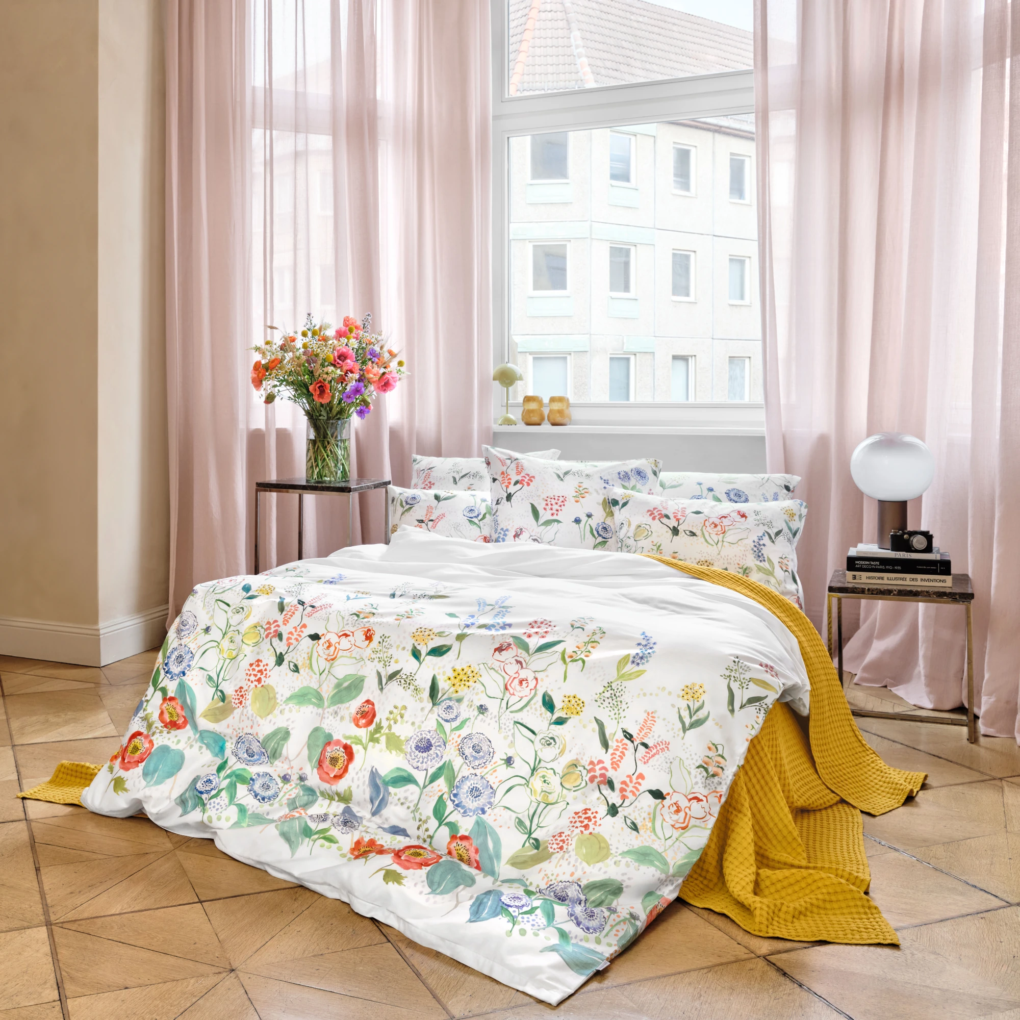 schlossberg bettwaesche annika satin multicolor ambiente produktbild schlossberg bettwaesche annika satin multicolor ambiente