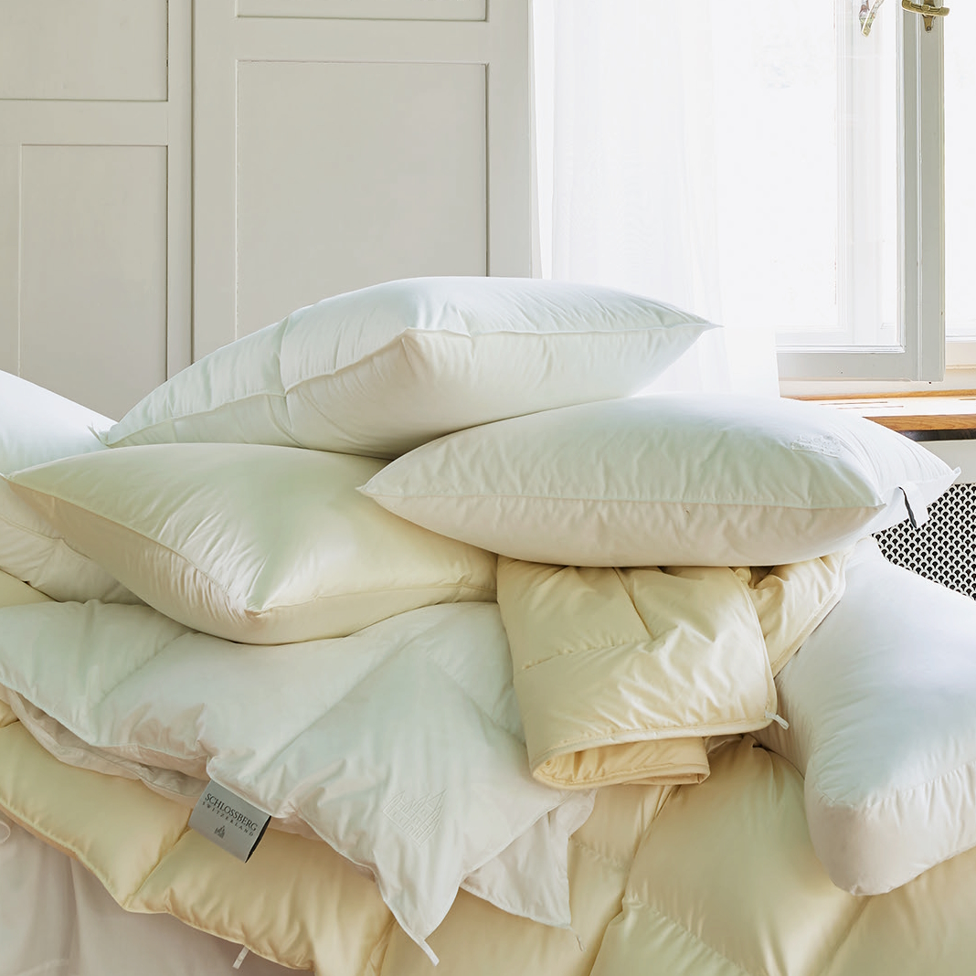 Kopfkissen, Daunenkissen und Kissen von Christian Fischbacher, Schlossberg und Hanskruchen