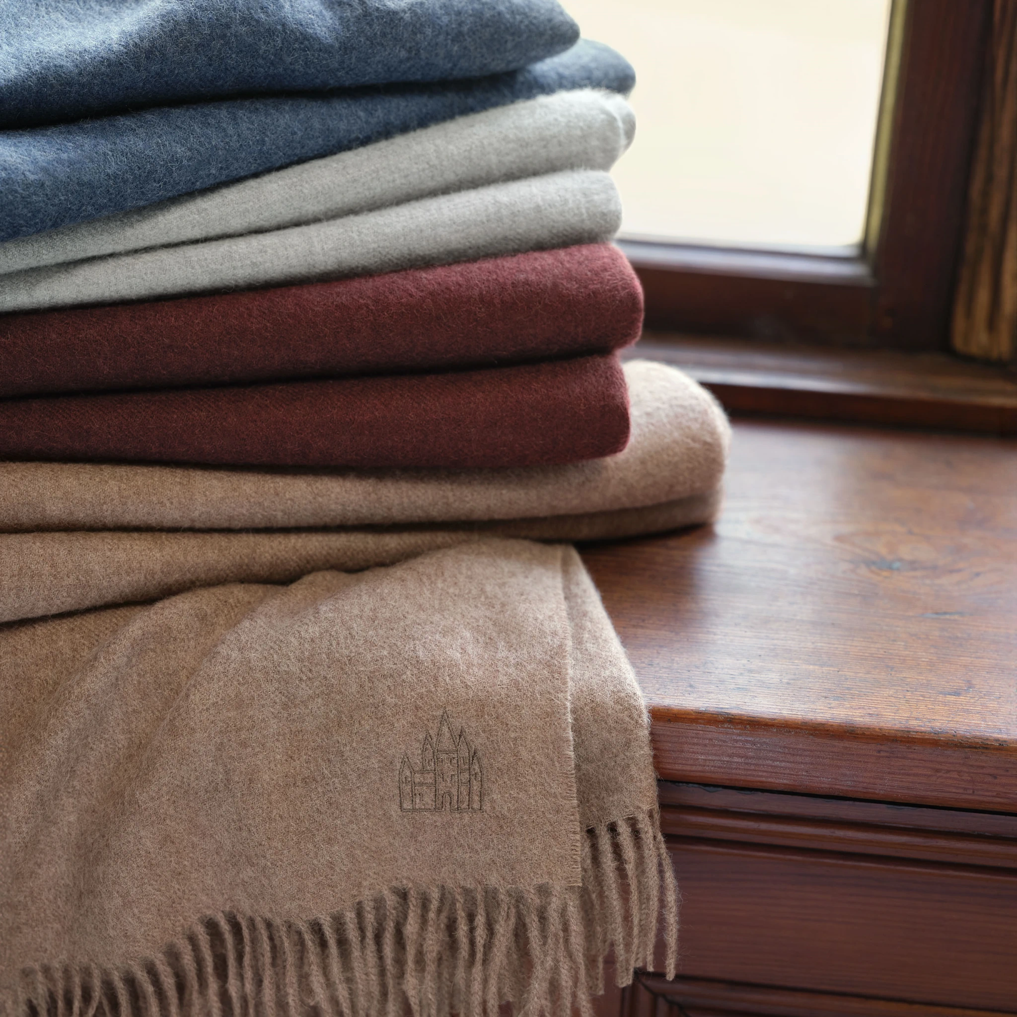Schlossberg Throw MILO Alpaca Burgundy product picture 4 Schlossberg Throw MILO Alpaca Burgundy 4
