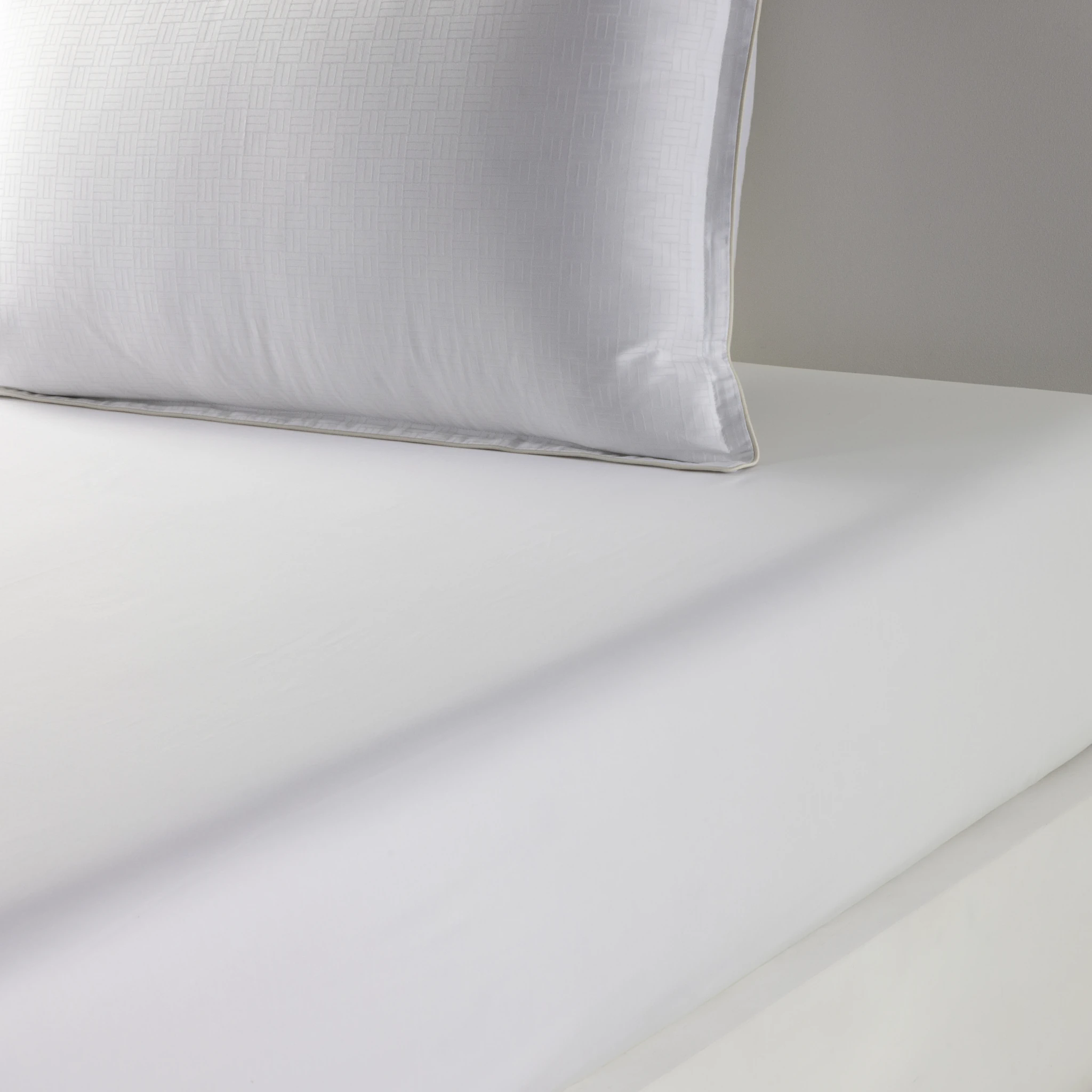 Hugo Boss Spannbettlaken LATTICE Satin Milk