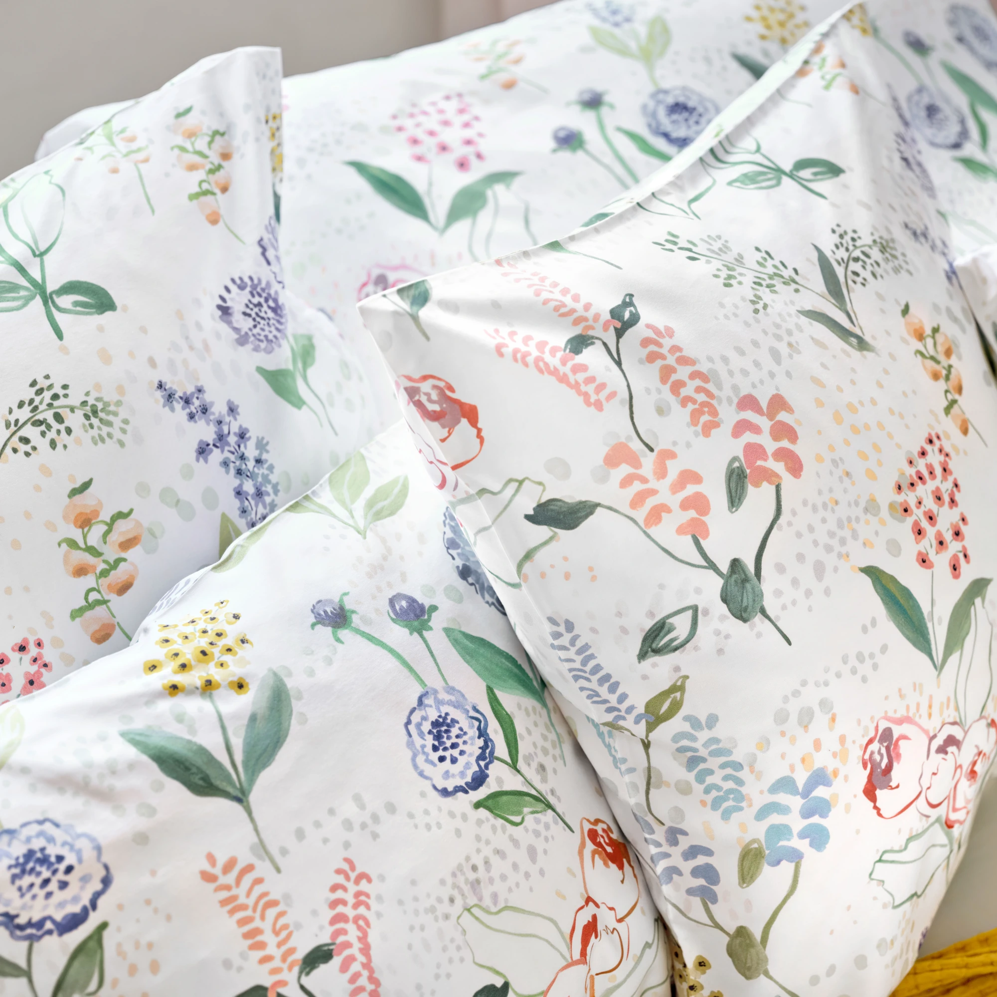 schlossberg bettwaesche annika satin multicolor detail produktbild schlossberg bettwaesche annika satin multicolor detail