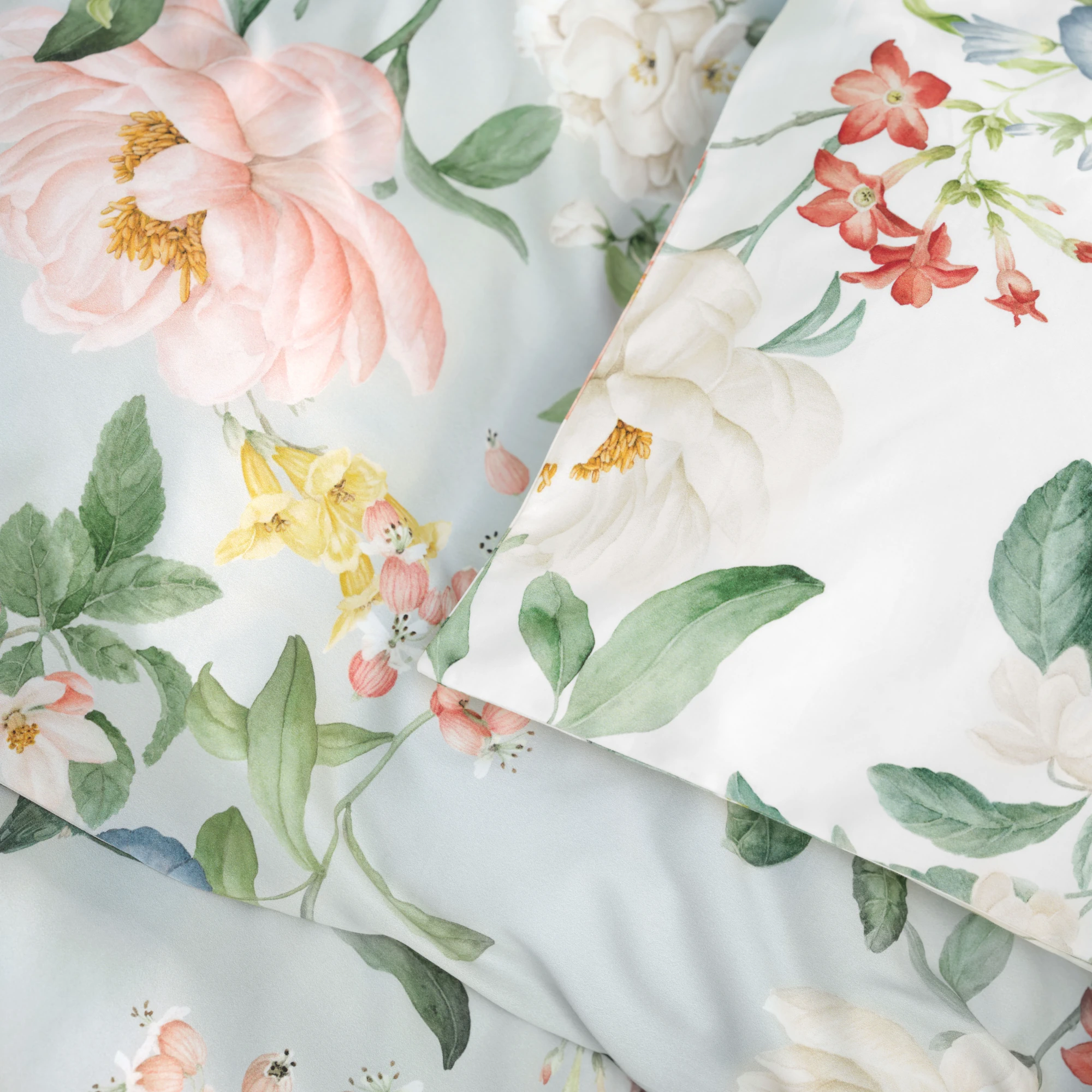 schlossberg bettwaesche artemis satin vert detail 2 produktbild schlossberg bettwaesche artemis satin vert detail 2