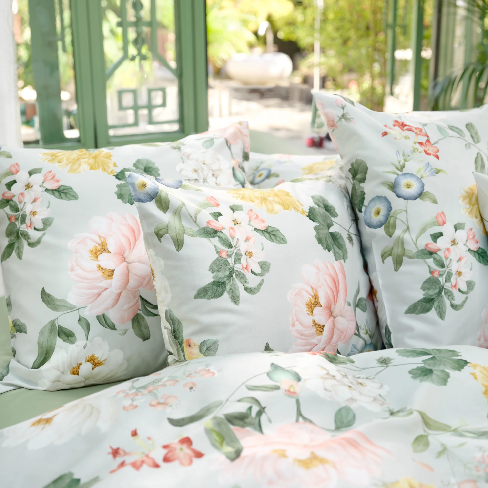 schlossberg bettwaesche artemis satin vert detail produktbild schlossberg bettwaesche artemis satin vert detail