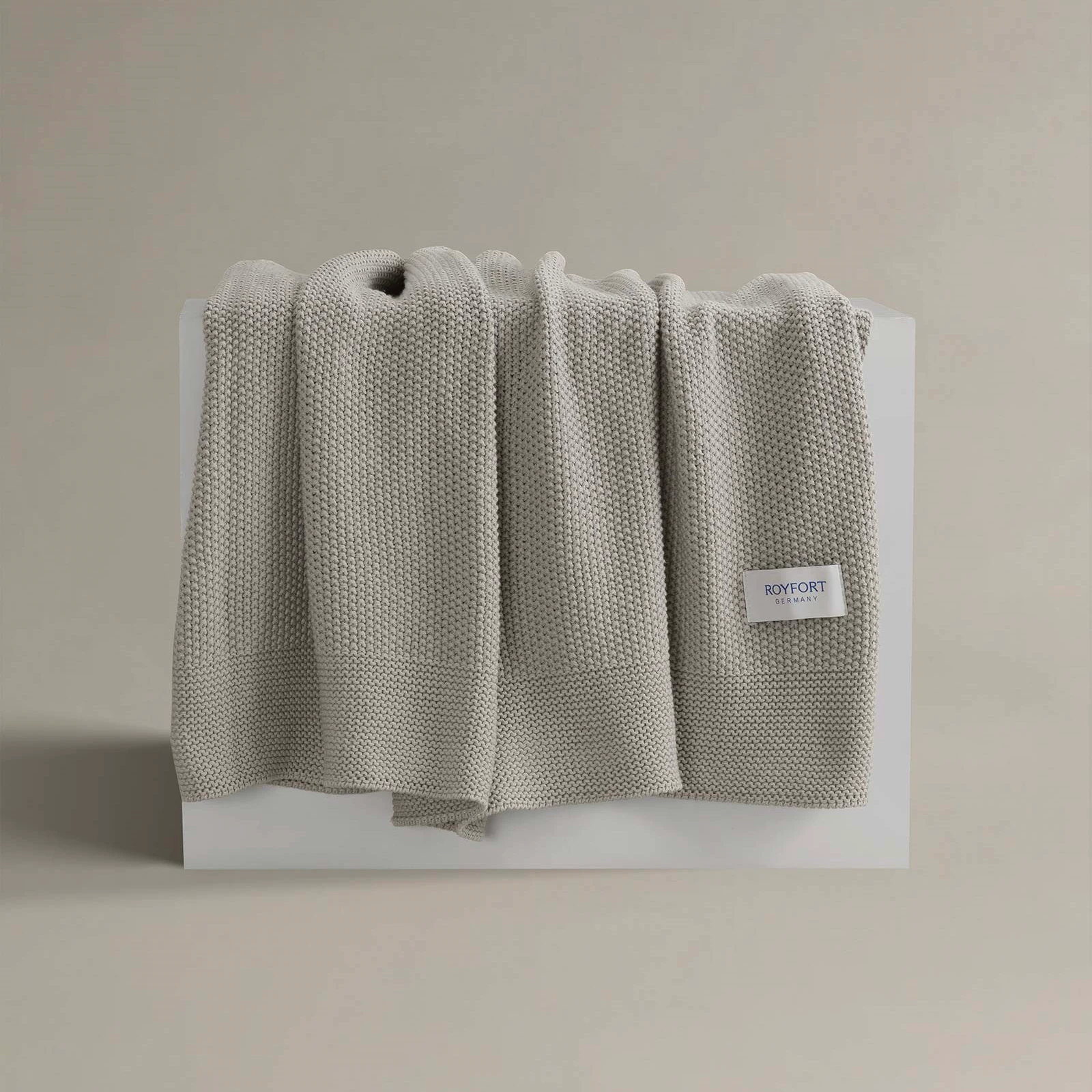 Royfort Throw KNIT Soft Grey