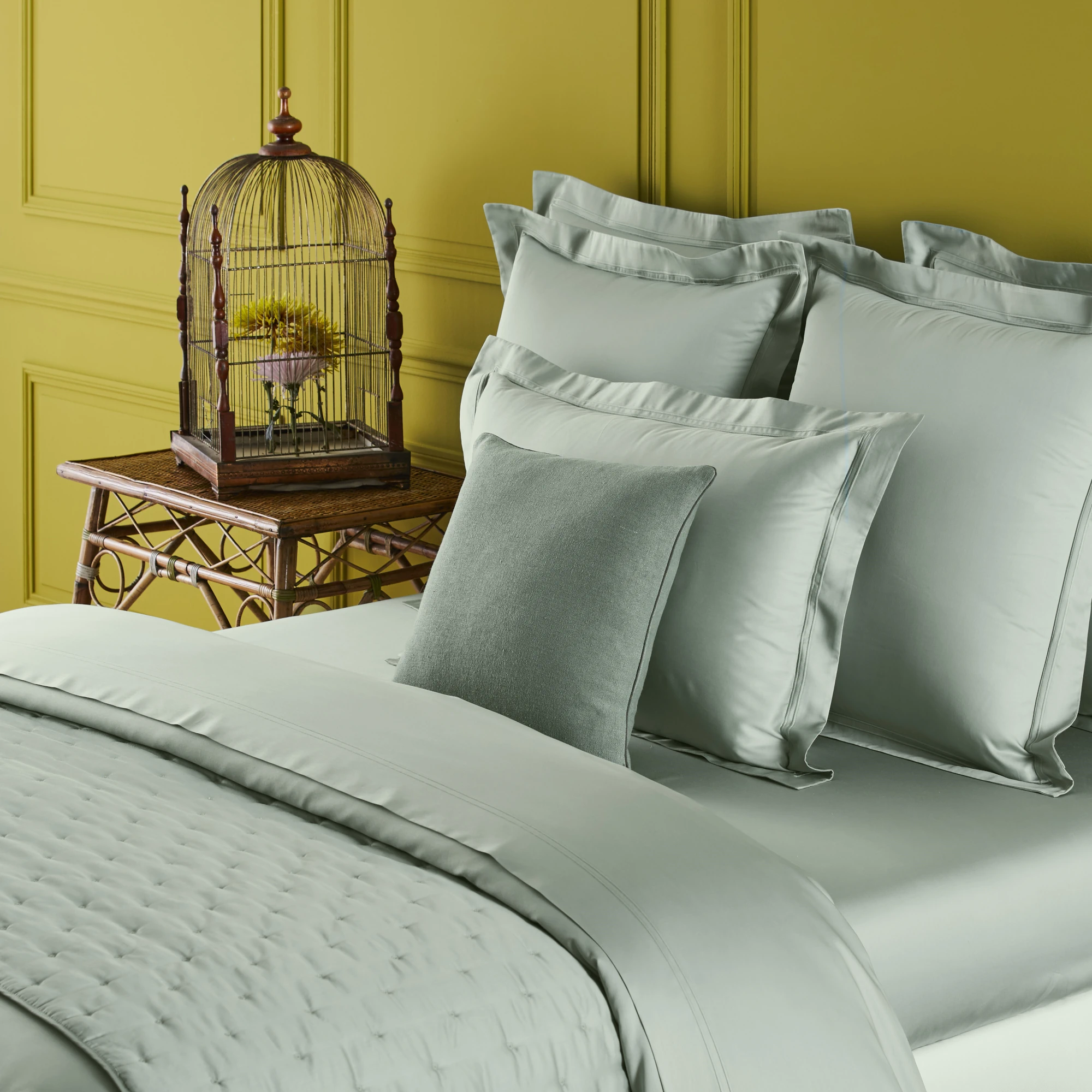 yves delorme bettwaesche triomphe satin veronese ambiente 2 produktbild yves delorme bettwaesche triomphe satin veronese ambiente 2