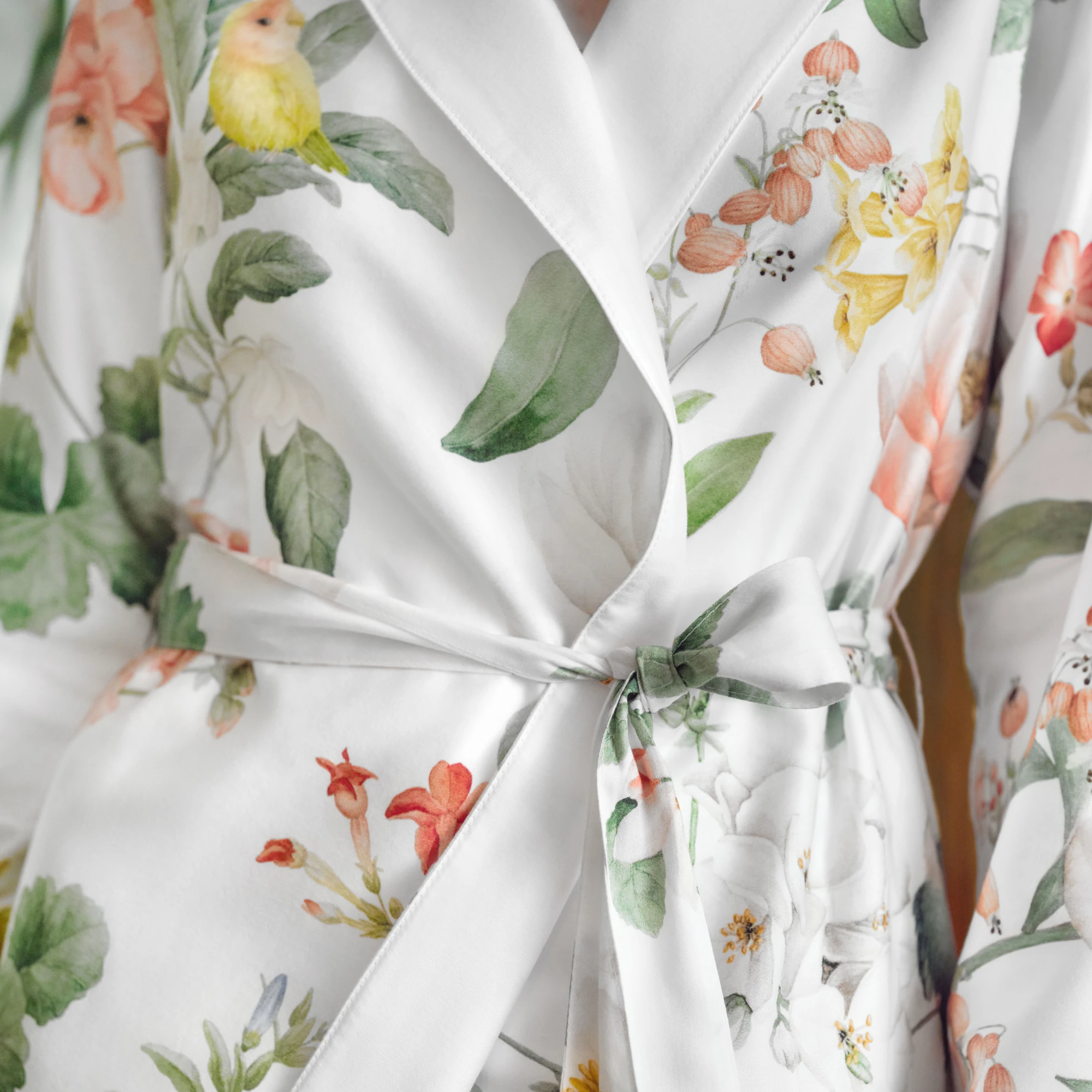 schlossberg bademantel artemis satin blanc detail