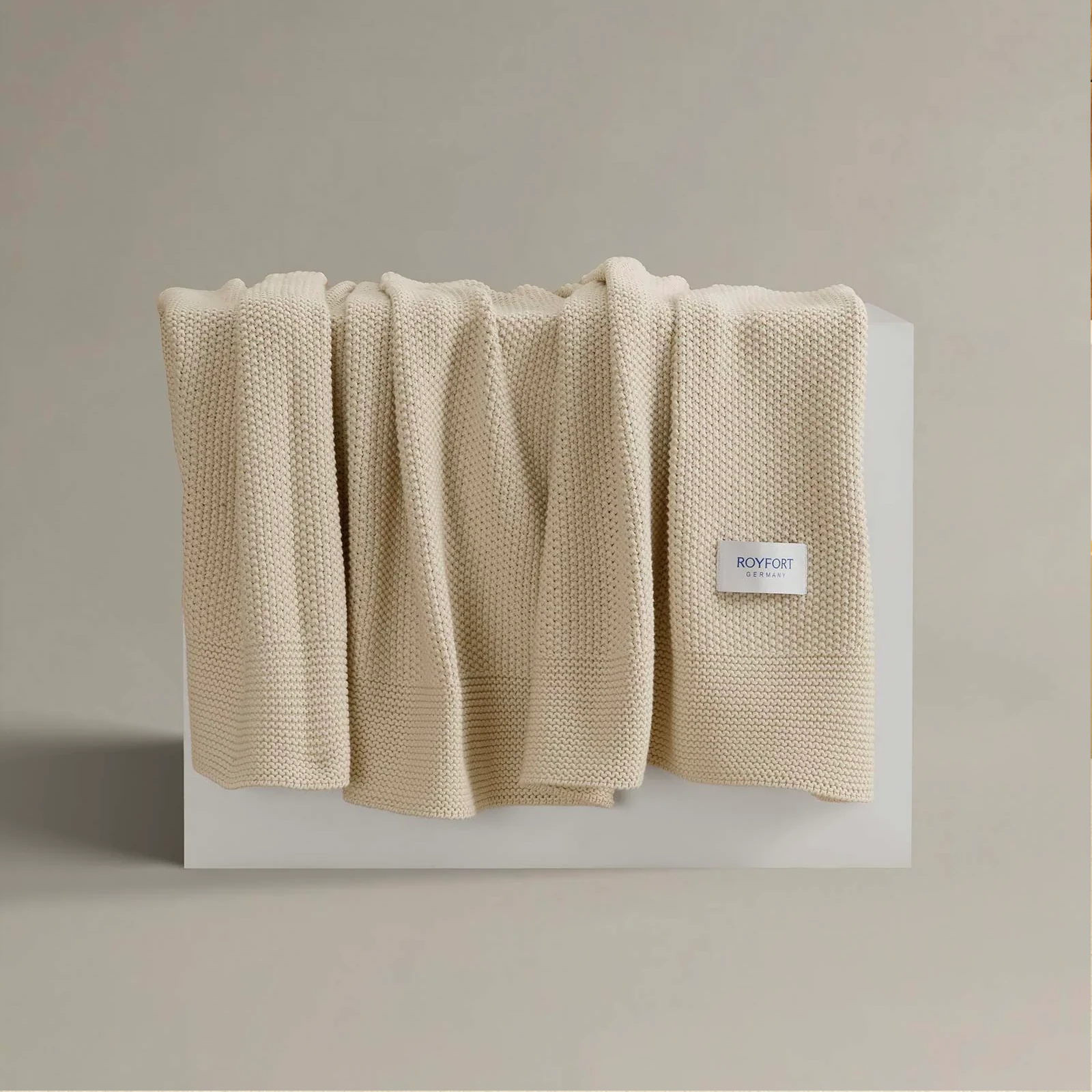 Royfort Throw KNIT Beige
