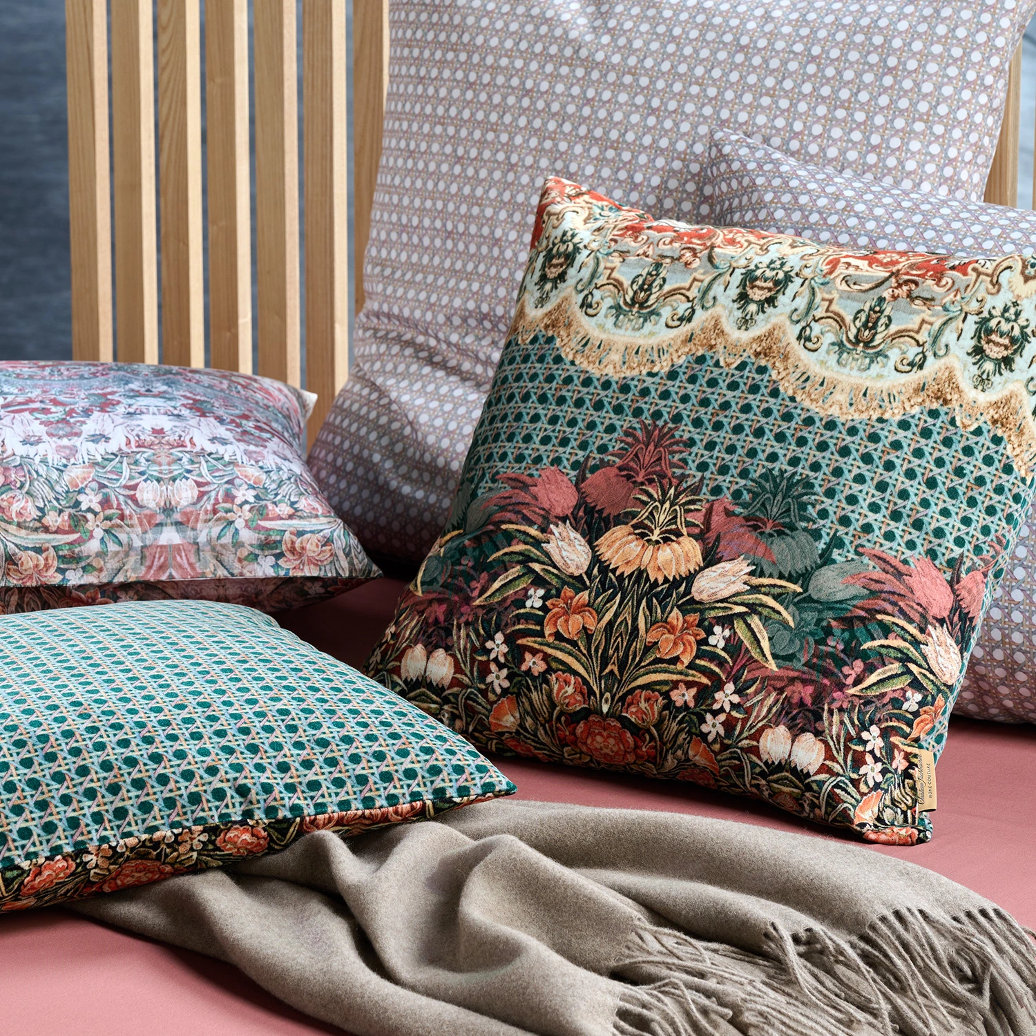 christian fischbacher vienna dekokissen detail produktbild christian fischbacher vienna dekokissen detail