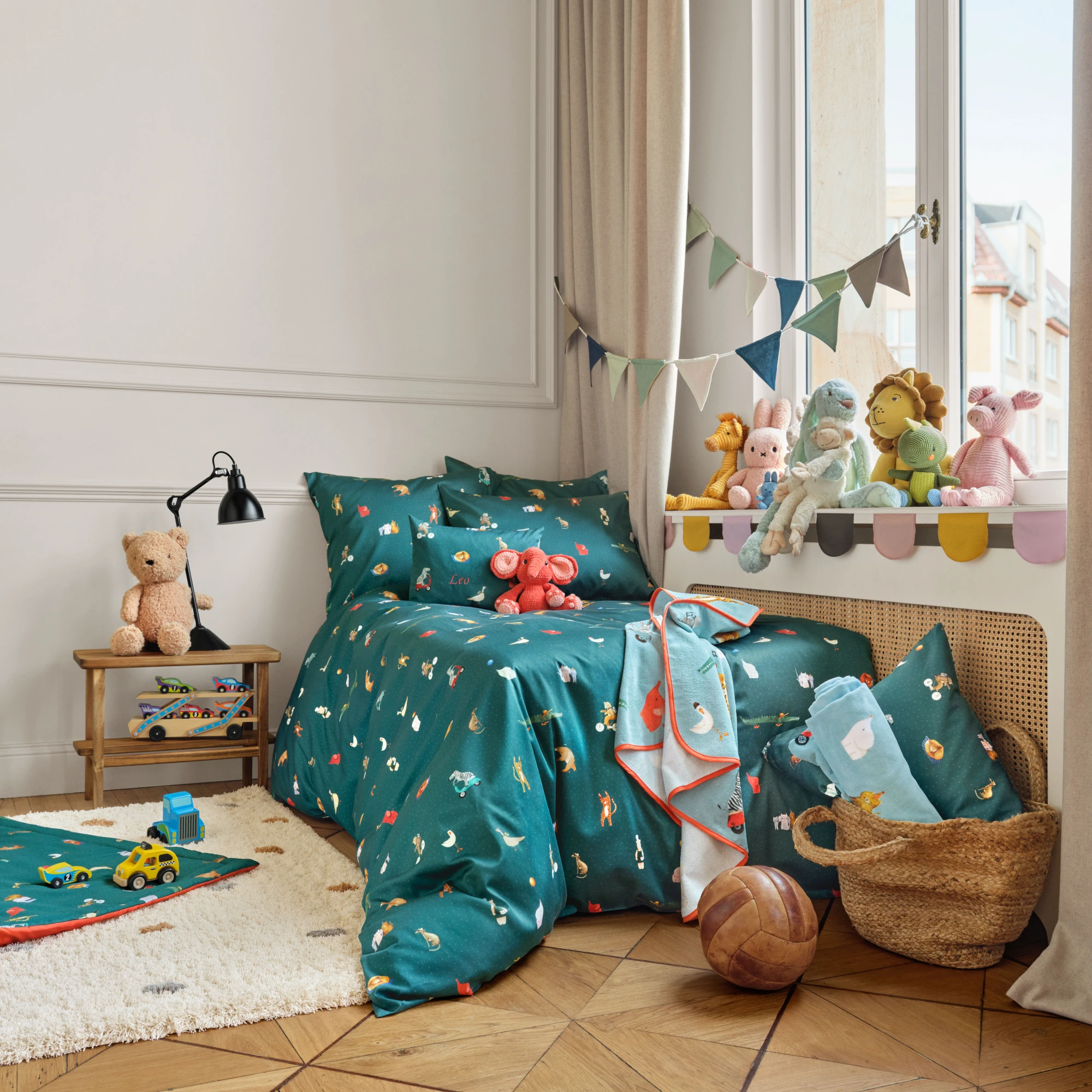 schlossberg bettwaesche party leo satin petrol ambiente produktbild schlossberg bettwaesche party leo satin petrol ambiente