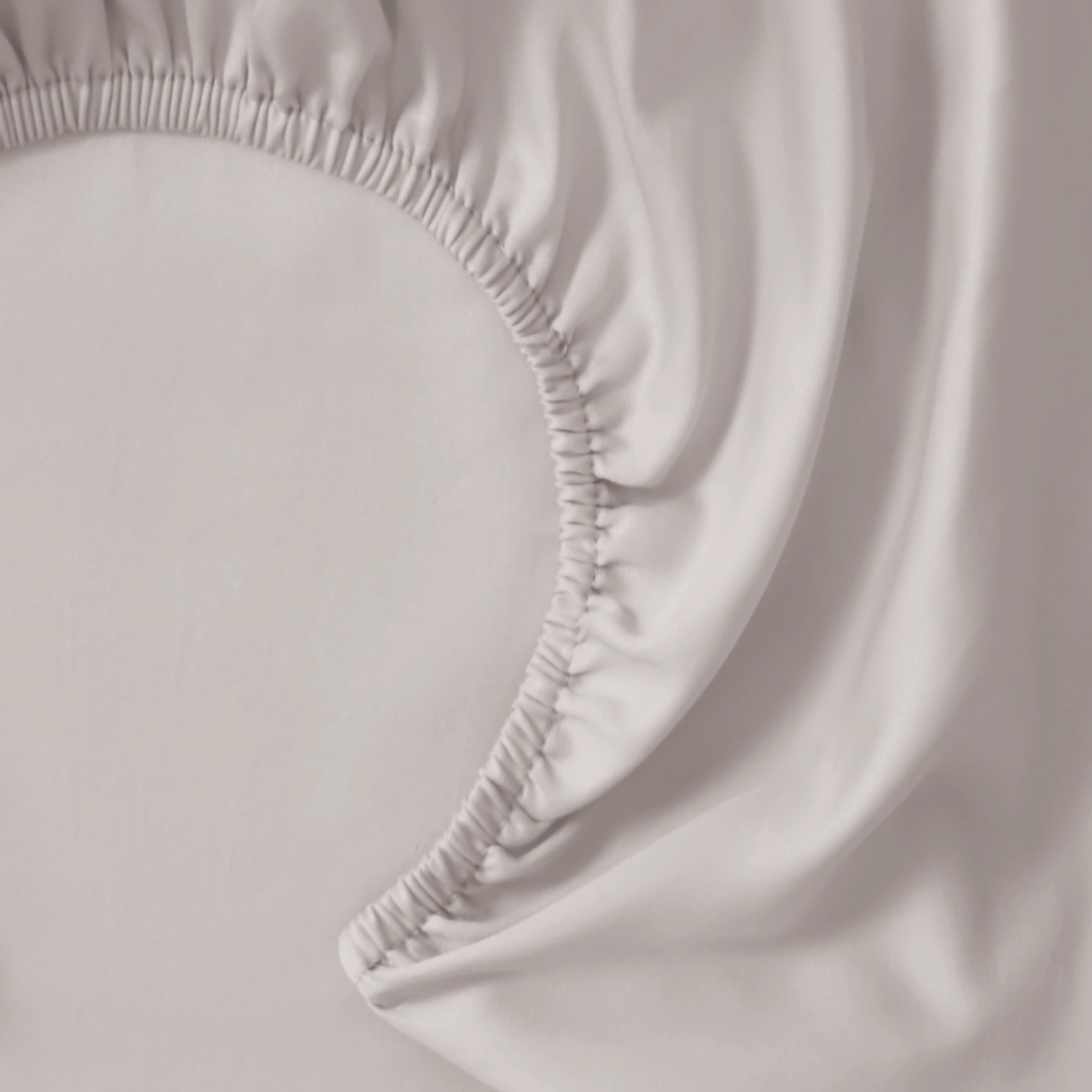 Royfort Spannbettlaken SATIN Cremeweiß Produktbild 2 Royfort Spannbettlaken SATIN Cremeweiß 2