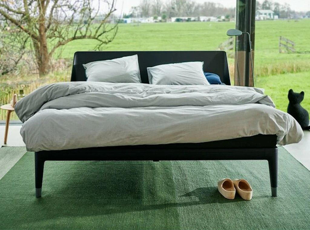 Auping Bett Essential in moderner Schlafzimmer Ambiente