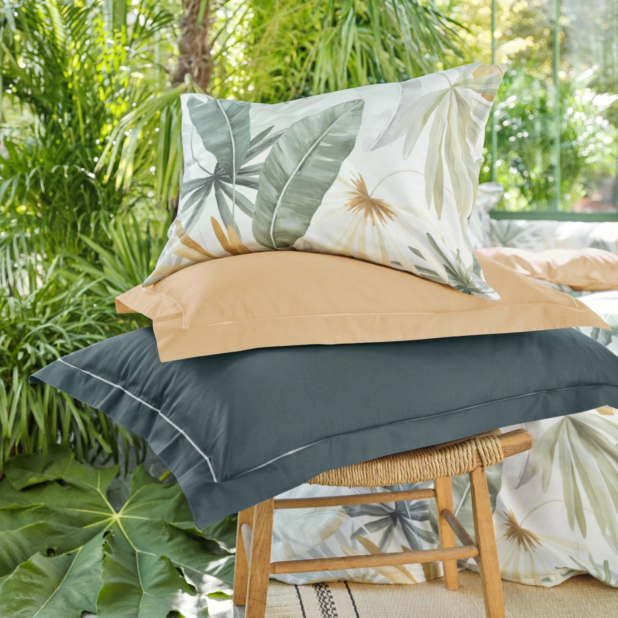 schlossberg bettwaesche palma jersey beige ambiente detail 2 produktbild schlossberg bettwaesche palma jersey beige ambiente detail 2